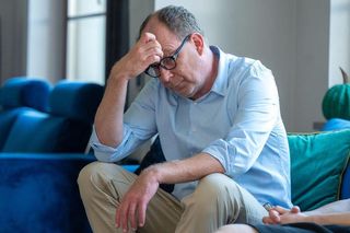 Barwy szczęścia, odcinek 3145: Nagłe pogorszenie stanu zdrowia Marka! Ledwo ustoi na nogach, po tym co o sobie przeczyta w Szoku