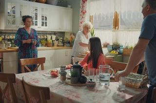 M jak miłość odc. 1755. Marysia (Małgorzata Pieńkowska), Basia (Karina Woźniak), Barbara (Teresa Lipowska), Artur (Robert Moskwa)