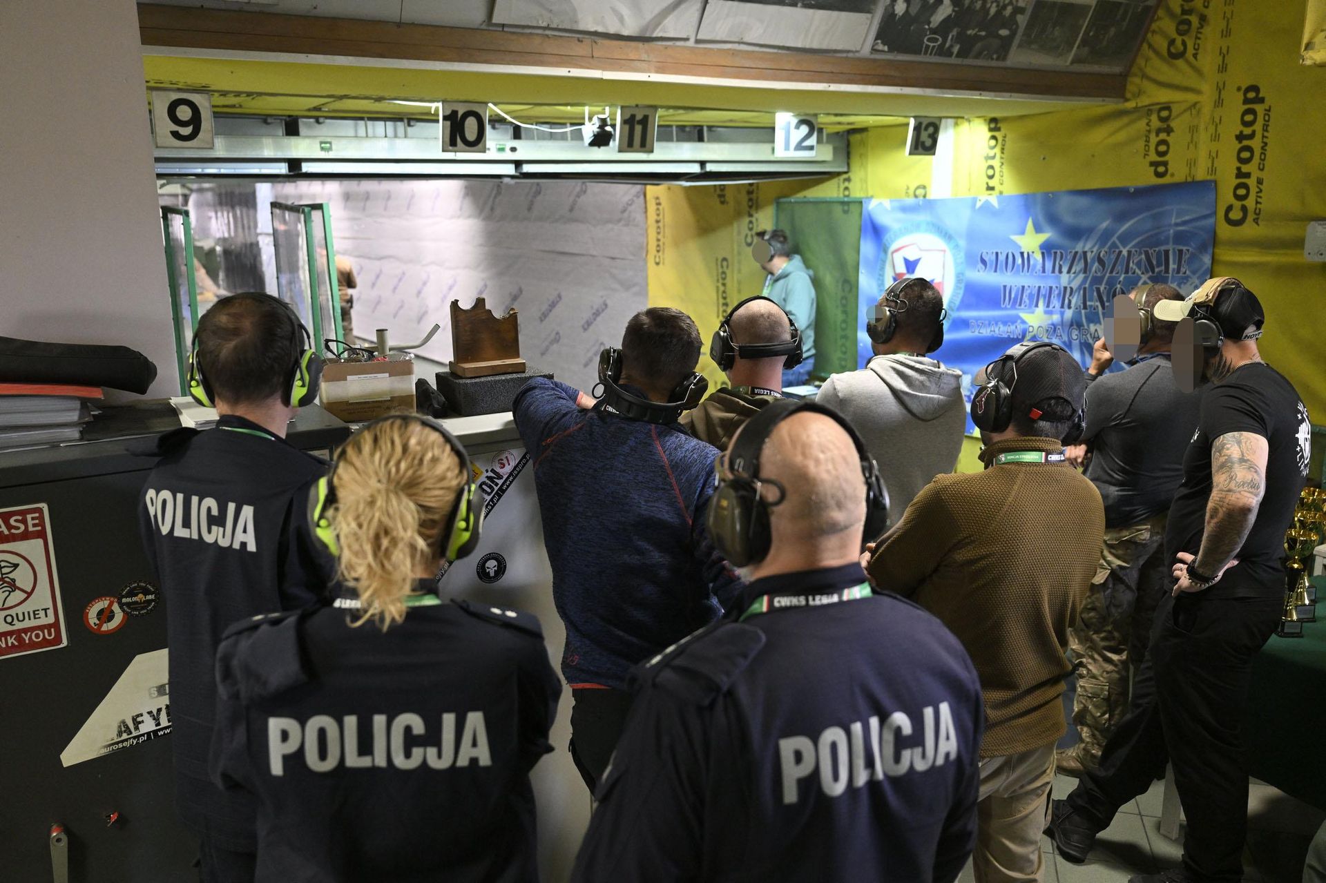Zawody strzeleckie w Warszawie. Z bronią weterani, funkcjonariusze i żołnierze