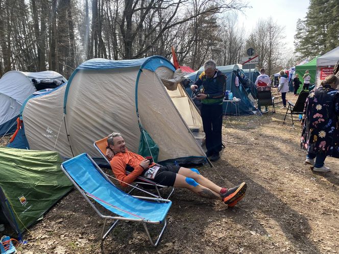 Biegli, aż na trasie został jeden zawodnik. Ponad 60 śmiałków na starcie zawodów pod Olsztynem