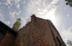 Porzucony kościół Salvatora na Dolnym Śląsku. Tajemnicza ruina w centrum miasta 