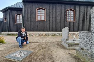 Po wujku i dziadku została jedynie ziemia przysypana kamyczkami