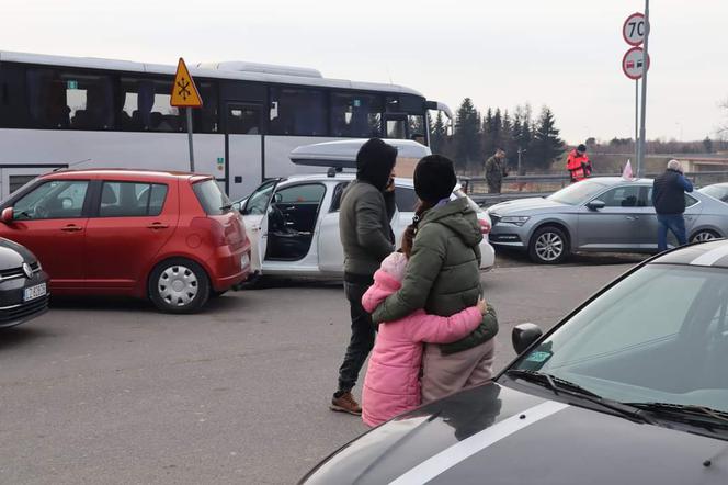 Ewakuuje ludzi z Ukrainy