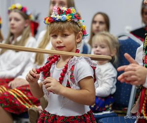 Marta Nawrocka spotkała się z młodymi gospodyniami