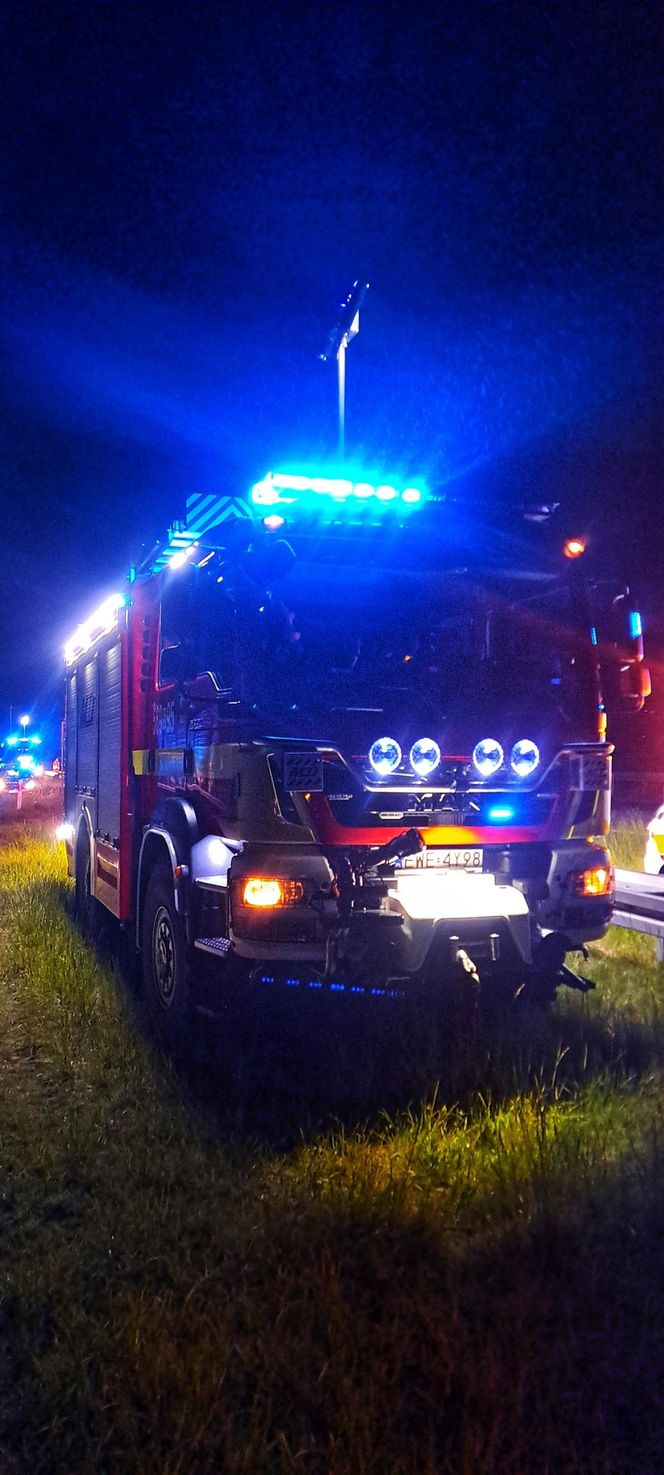 Śmiertelny wypadek na S8 pod Wieruszowem. Mężczyzna zginął w zderzeniu dwóch tirów [ZDJĘCIA].