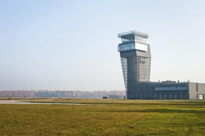 Z Biblioteki A-m - Wieża kontroli lotów 