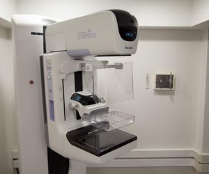 Październik miesiącem świadomości raka piersi. Darmową mammografię można wykonać w szpitalu na Józefowie 