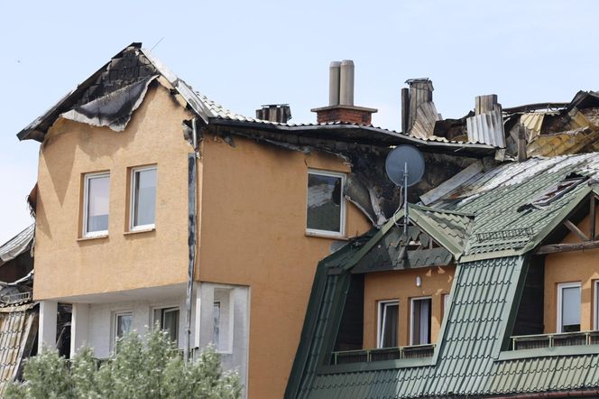 Blok przy ul. Powstańców w Ząbkach po pożarze