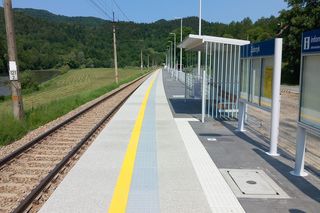 Nowe perony i infrastruktura kolejowa na kryniczance w Dolinie Popradu