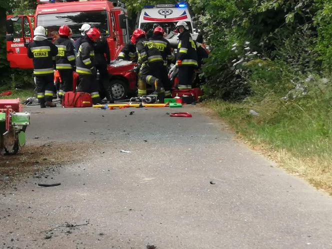 Zderzenie samochodu osobowego z ciągnikiem w okolicach Mieściska