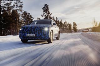 Elektryczny Mercedes-Benz EQA podczas zimowych testów. Kompaktowa gwiazda na prąd zadebiutuje jeszcze w tym roku!