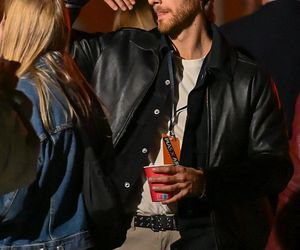 Maciej Musiał całował ukochaną na balkonie