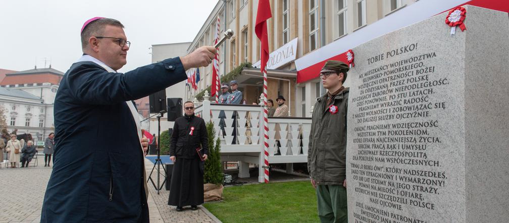 W Toruniu odsłonięto piękną tablicę upamiętniającą obchody 100-lecia odzyskania niepodległości