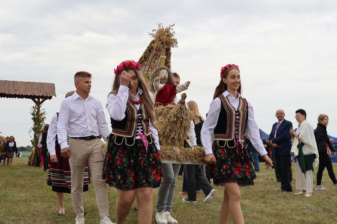Korowód dożynkowy na dożynkach wojewódzkich 2025 w Świdniku