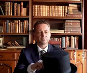 Trzaskowski bawi się w Wokulskiego