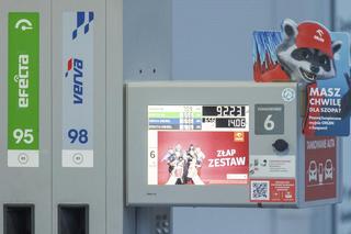 Alvin Gajadhur. Minister wozi sie sam