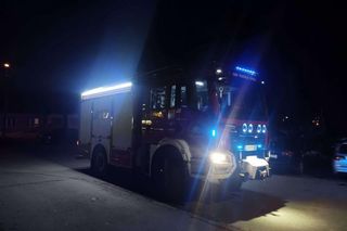 Nocny pożar w bloku przy Olszewskiego w Jaworznie. Ewakuacja setki mieszkańców. Dwoje dzieci w szpitalu