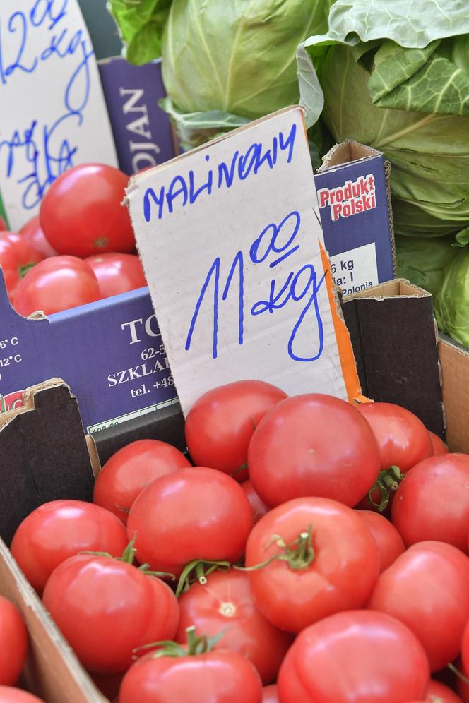 Ceny warzyw i owoców zwalają z nóg! Drożyzna na warszawskich bazarach 