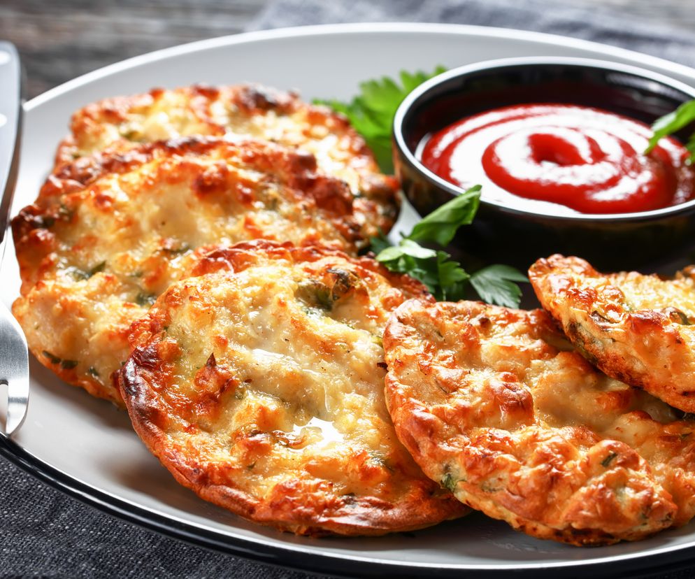 Placki z piersi kurczaka z pieczarkami: łatwy przepis na apetyczne kotlety siekane