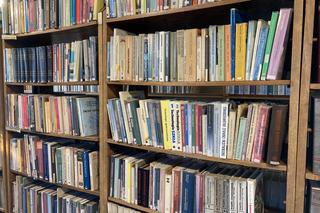 Po inwentaryzacji w bibliotece brakuje wielu książek. Co się z nimi stało?