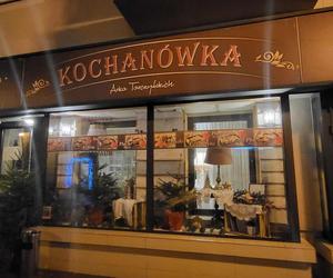 Zbliżające się święta czuć w Siedlcach, witryny sklepów i restauracji zachęcają do zakupów