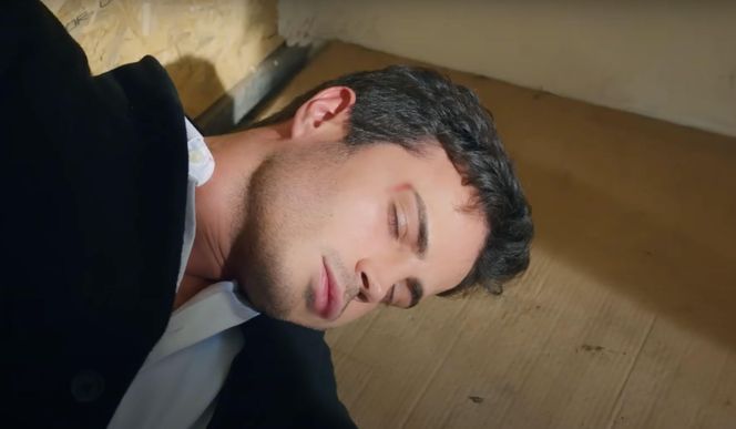 Ege odnajdzie Zeynep, ale porywacz Ragip dźgnie go nożem i zabije. Ukochany skona w ramionach zrozpaczonej Zeynep.