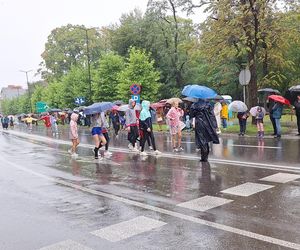 Pochód Gwarkowski 2025 w strugach deszczu