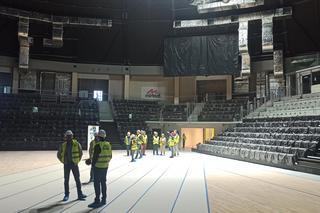 Tłumy chętnych do zwiedzania hali Urania. Wkrótce zostanie oddana do użytku [ZDJĘCIA]