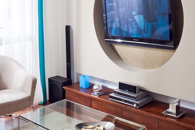 Telewizor w eleganckiej oprawie