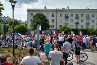 Rafał Trzaskowski w Świętokrzyskiem: Tłumy w Kielcach, incydent z KSIĘDZEM w Busku!	