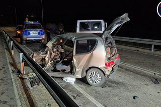 Tragiczny wypadek w Zakroczymiu: Czołowe zderzenie busa z fiatem! Kierowca zakleszczony