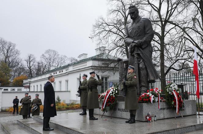 Andrzej Duda złożył wieńce przed pomnikami Ojców Niepodległości