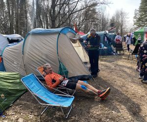 Biegli, aż na trasie został jeden zawodnik. Ponad 60 śmiałków na starcie zawodów pod Olsztynem