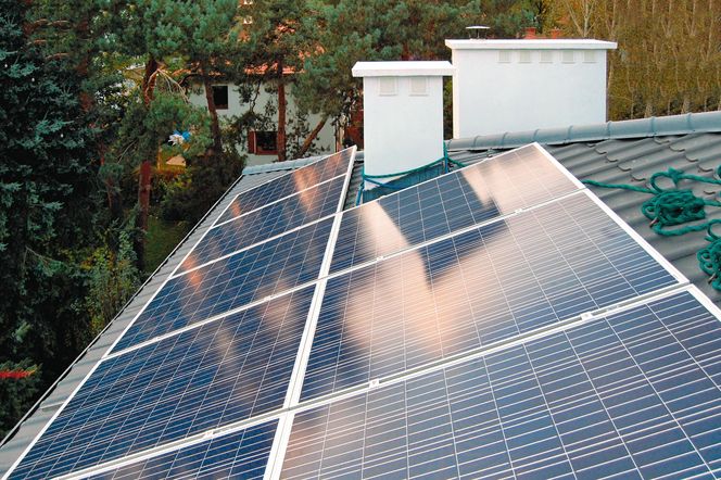 Koniec dopłat do fotowoltaiki na dachu! Padła ostateczna data