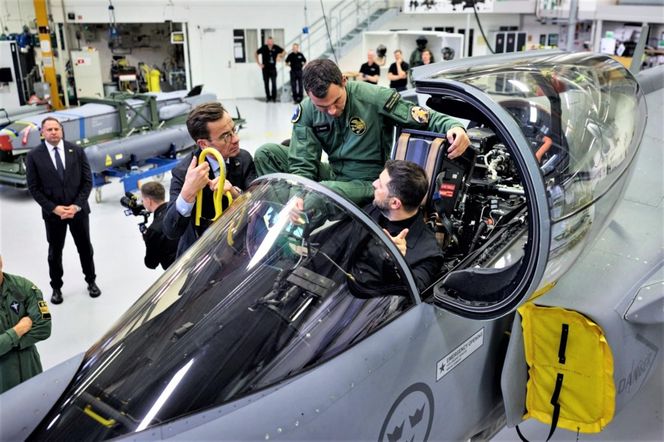 Zełeński w kabinie myśliwca Gripen
