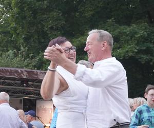 „Tańcowali” na parkiecie w Muzeum Wsi Lubelskiej aż miło było patrzeć! FOTORELACJA z sobotniej potańcówki