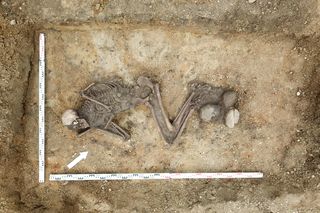 Niesamowite odkrycie na budowie S8 pod Wrocławiem! Ziemia ukrywała skarby sprzed tysięcy lat.