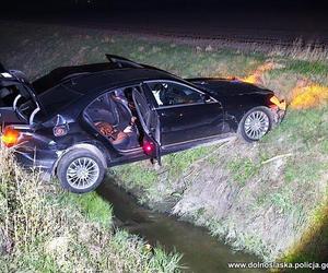 Uciekał przed policją we Wrocławiu. Za okno wyrzucał worki z narkotykami