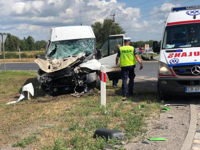 Zderzenie busa z samochodem ciężarowym na DK 10 w Makowiskach! [ZDJĘCIA]