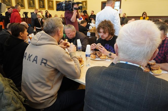 Mistrzostwa Poznania w jedzeniu pączków na czas