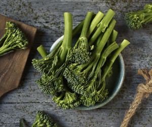Pomaga schudnąć i ma obłędny smak. To zielone warzywo to dietetyczny hit tego roku