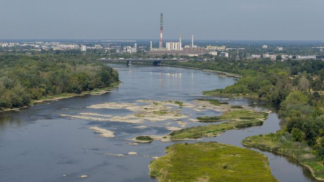 Wisła wysycha. Tak źle nie było nigdy w historii. Zdjęcia z lotu ptaka obrazują skalę suszy