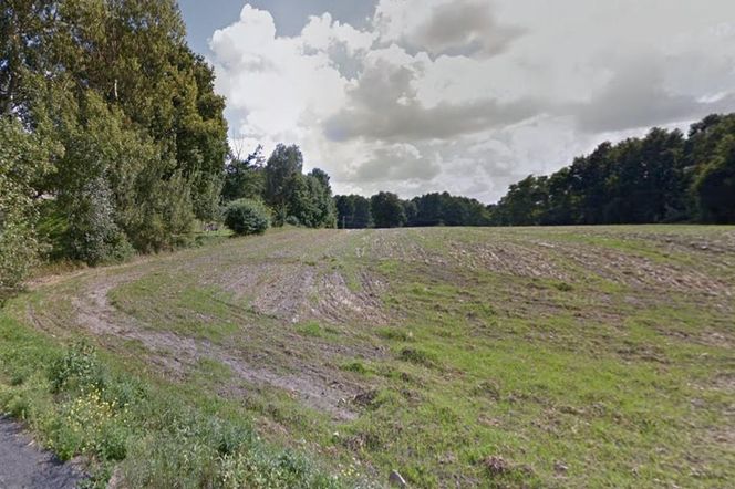To najstarszy gród w centralnej Polsce. Pierwsze ślady osadnictwa sięgają VII wieku