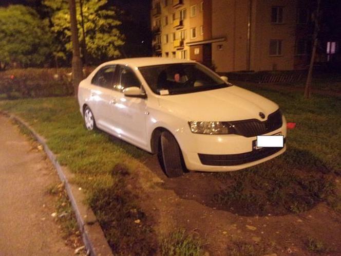 Nie chce im się czy nie potrafią? Tak parkują w Płocku "bezmyślni kierowcy" [ZDJĘCIA]