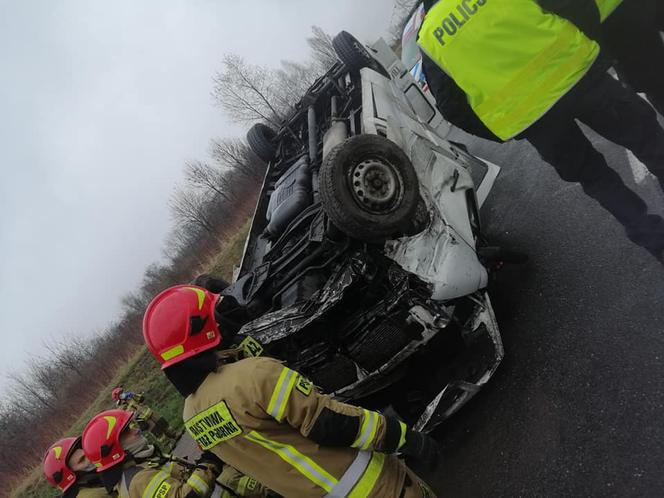 Bus DACHOWAŁ na DTŚ w Katowicach koło Mazaka. Są spore utrudnienia w ruchu [ZDJĘCIA]