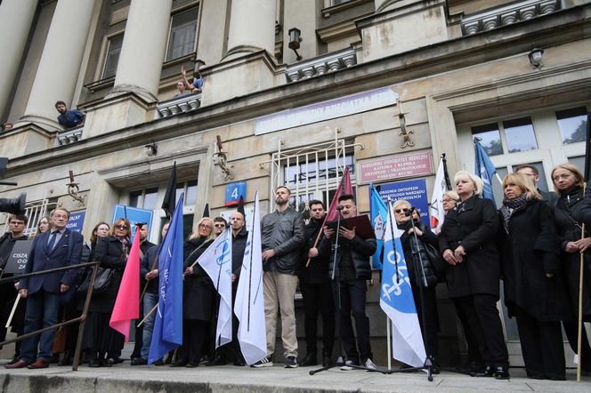   Razem przeciw przemocy. Medycy protestują w Warszawie