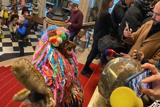 Żywieckie dziady narobiły larma w Katowicach. Barwny korowód przeszedł ulicami miasta