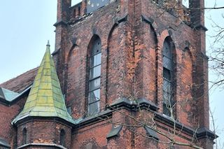 Latarnia Wiary w Mysłowicach niszczeje. W tym kościele zaczynał się OFF Festival, a teraz potrzeba fortuny