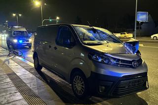 Dramat na drodze. Rozpędzone auto zmiotło rowerzystę z jezdni. Cyklista przeleciał kilkanaście metrów w powietrzu