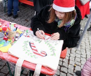 Manufaktura Świętego Mikołaja powróciła do Sosnowca. Warsztaty, jarmark, karuzele i inne atrakcje